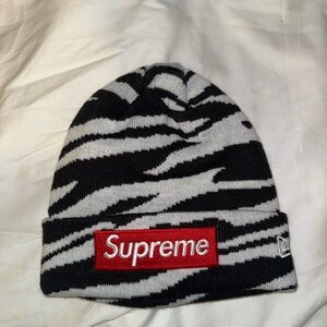 Supreme New Era Box Logo Beanie - Zebra (FW22)